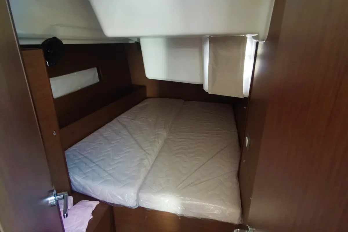 Cabin on Dory, a Beneteau Oceanis 40.1 sailboat at Općina Medulin, Croatia