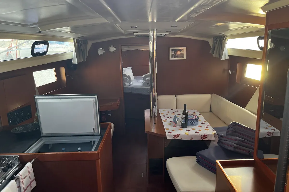 Salon of Malika, a Beneteau Oceanis 41.1 sailboat at Cannigione, Italy