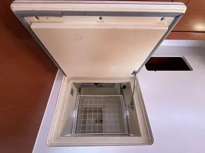 Galley of Vanessa M, a Beneteau Oceanis 50 Family sailboat at Municipal Unit of Ellomenos, Greece