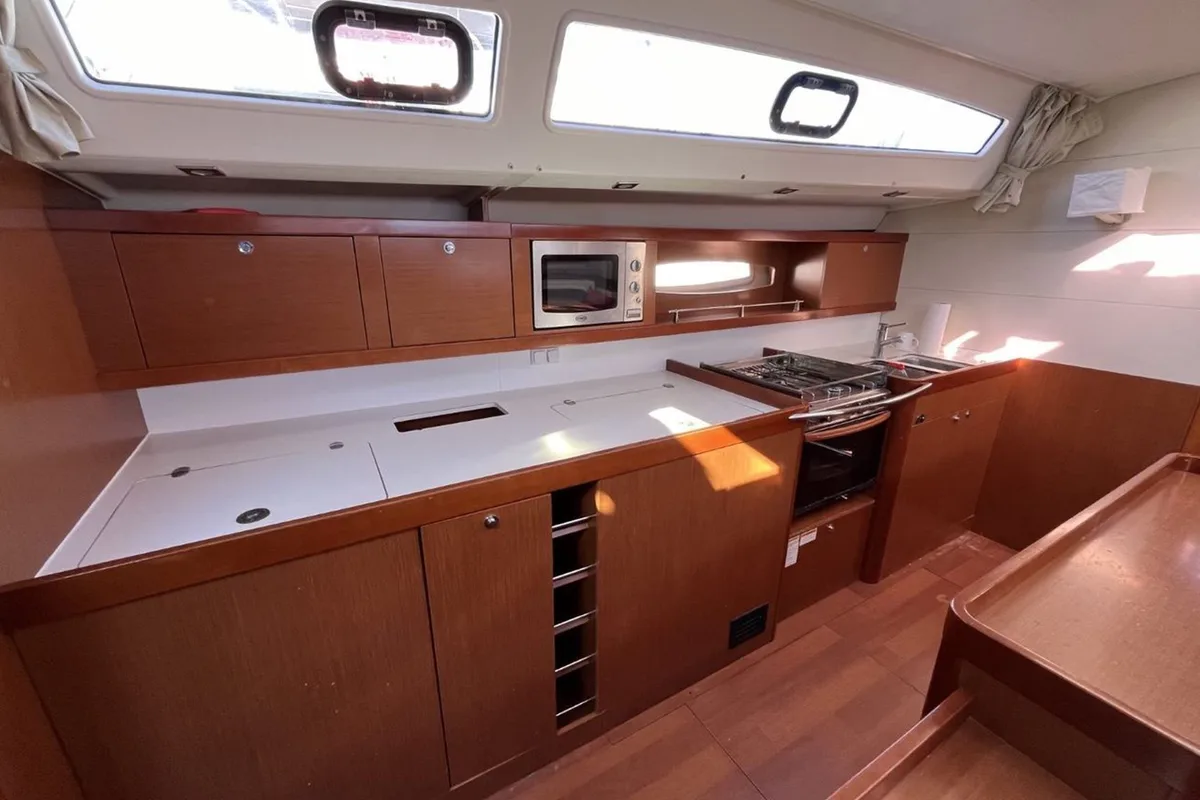 Galley of Vanessa M, a Beneteau Oceanis 50 Family sailboat at Municipal Unit of Ellomenos, Greece