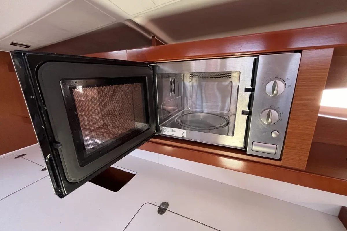 Galley of Vanessa M, a Beneteau Oceanis 50 Family sailboat at Municipal Unit of Ellomenos, Greece