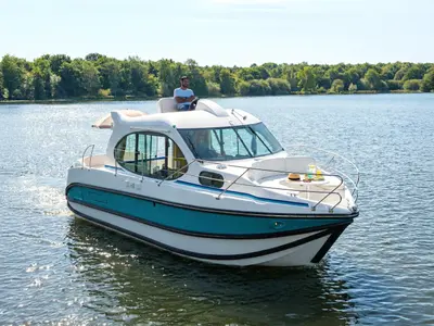 Cruiser Comfort XL 2/4 Pers., a Nicols Estivale Duo motorboat at Dole, France
