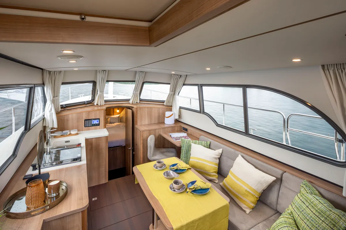 Salon of L'Épicurien, a Linssen 35 SL motorboat at Le Landeron, Switzerland