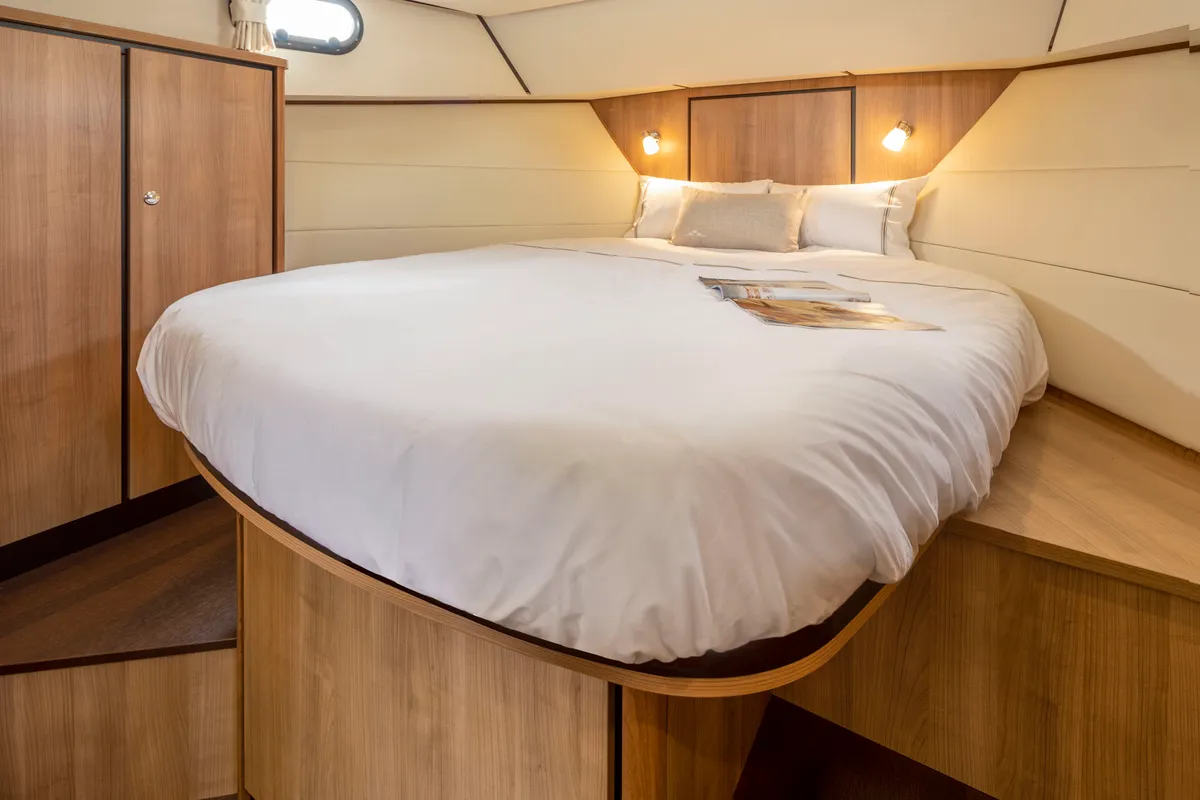 Cabin on L'Épicurien, a Linssen 35 SL motorboat at Le Landeron, Switzerland