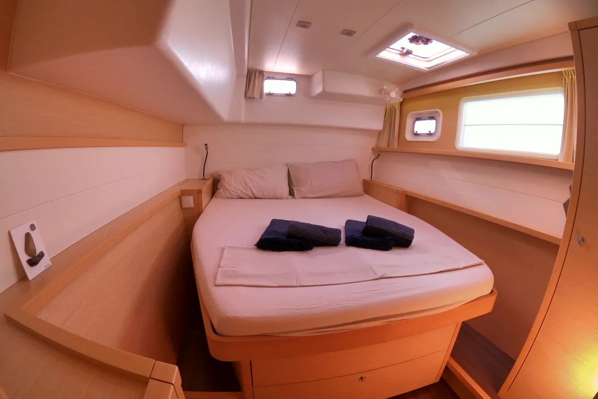 Cabin on Zia Nella, a Lagoon 450 Fly catamaran at Grad Vis, Croatia