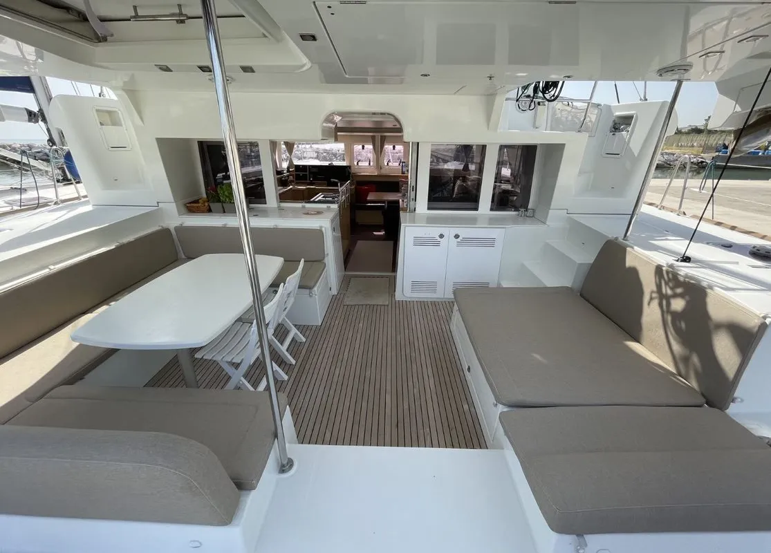 Deck of Zia Nella, a Lagoon 450 Fly catamaran at Grad Vis, Croatia