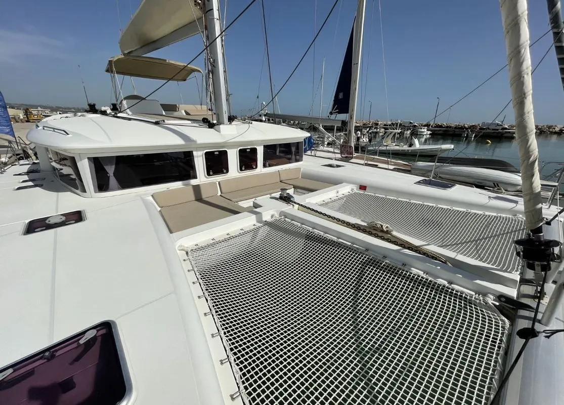 Deck of Zia Nella, a Lagoon 450 Fly catamaran at Grad Vis, Croatia