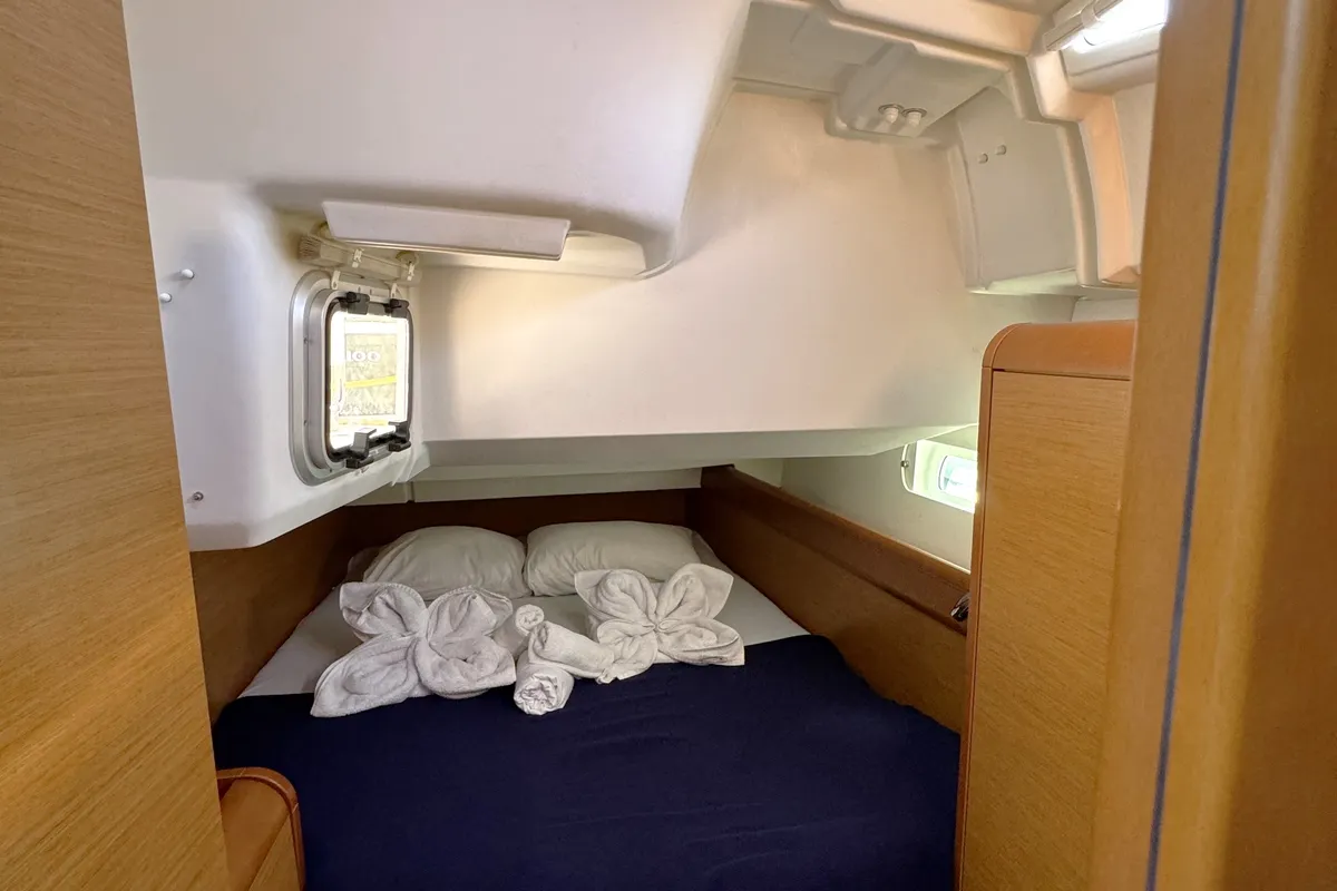 Cabin on Hello Fun, a Jeanneau Sun Odyssey 419 sailboat at Road Town, British Virgin Islands