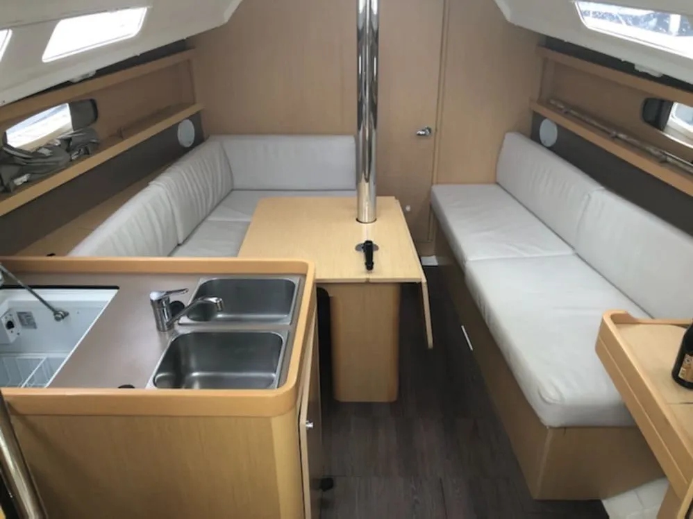 Galley of Jylair, a Beneteau Oceanis 31 sailboat at Kerners, France
