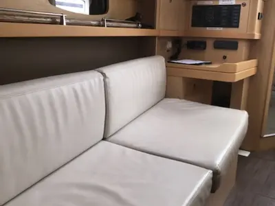 Salon of Jylair, a Beneteau Oceanis 31 sailboat at Kerners, France