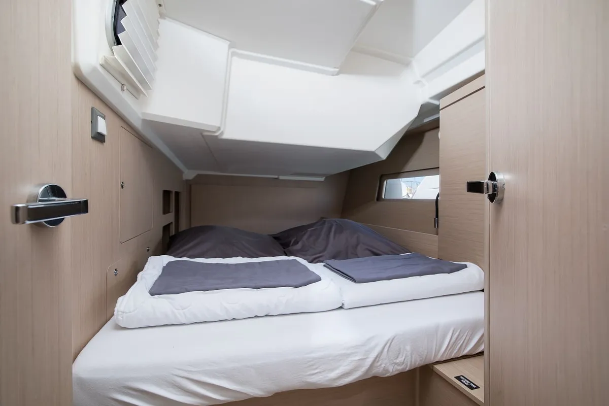 Cabin on Contessa di Mare, a Beneteau Oceanis 46.1 sailboat at Općina Medulin, Croatia