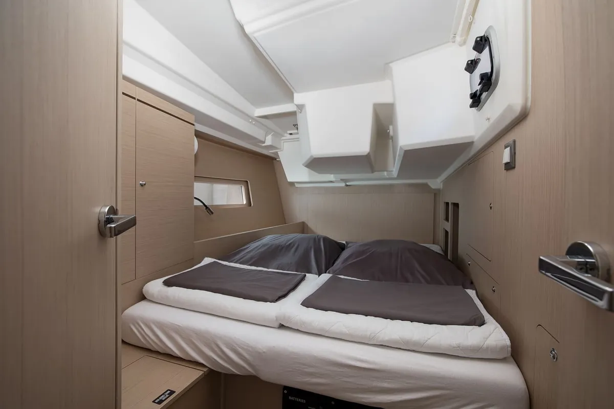 Cabin on Contessa di Mare, a Beneteau Oceanis 46.1 sailboat at Općina Medulin, Croatia