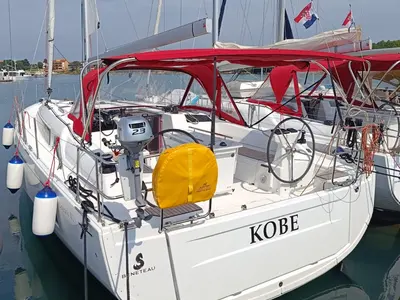 Deck of KOBE, a Beneteau Oceanis 40.1 sailboat at Općina Medulin, Croatia