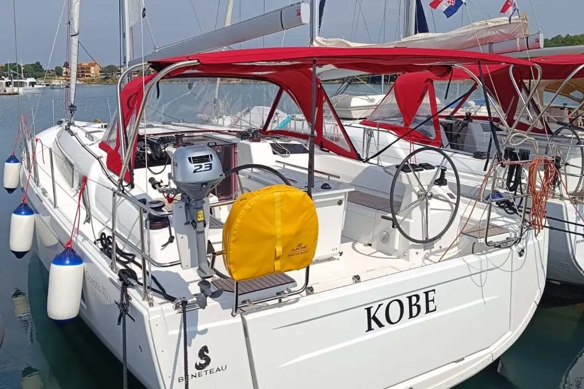 Deck of KOBE, a Beneteau Oceanis 40.1 sailboat at Općina Medulin, Croatia