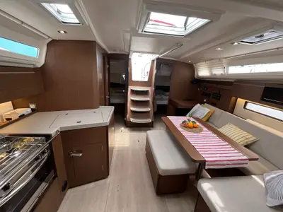Salon of KOBE, a Beneteau Oceanis 40.1 sailboat at Općina Medulin, Croatia
