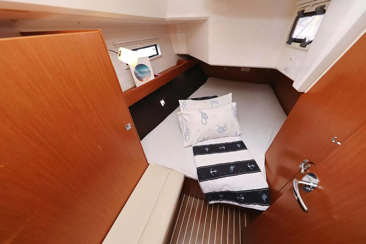 Cabin on Samsara, a Bavaria Cruiser 37 sailboat at Grad Biograd na Moru, Croatia