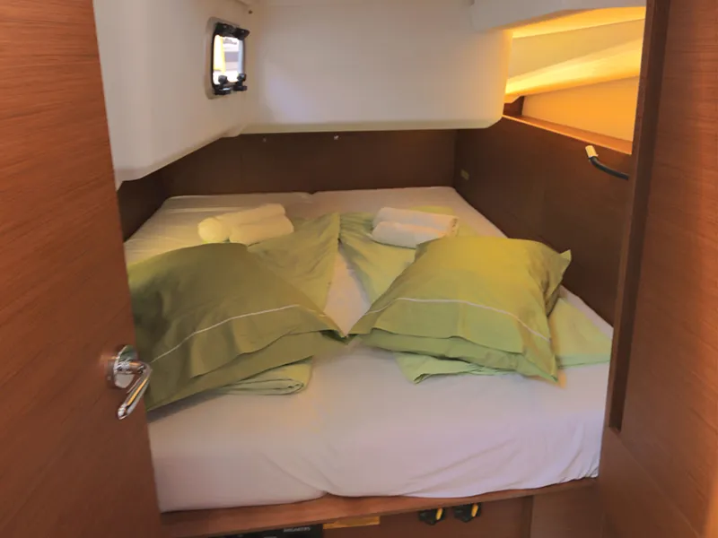 Cabin on Ermis, a Jeanneau Sun Odyssey 440 sailboat at Lavreotiki Municipal Unit, Greece