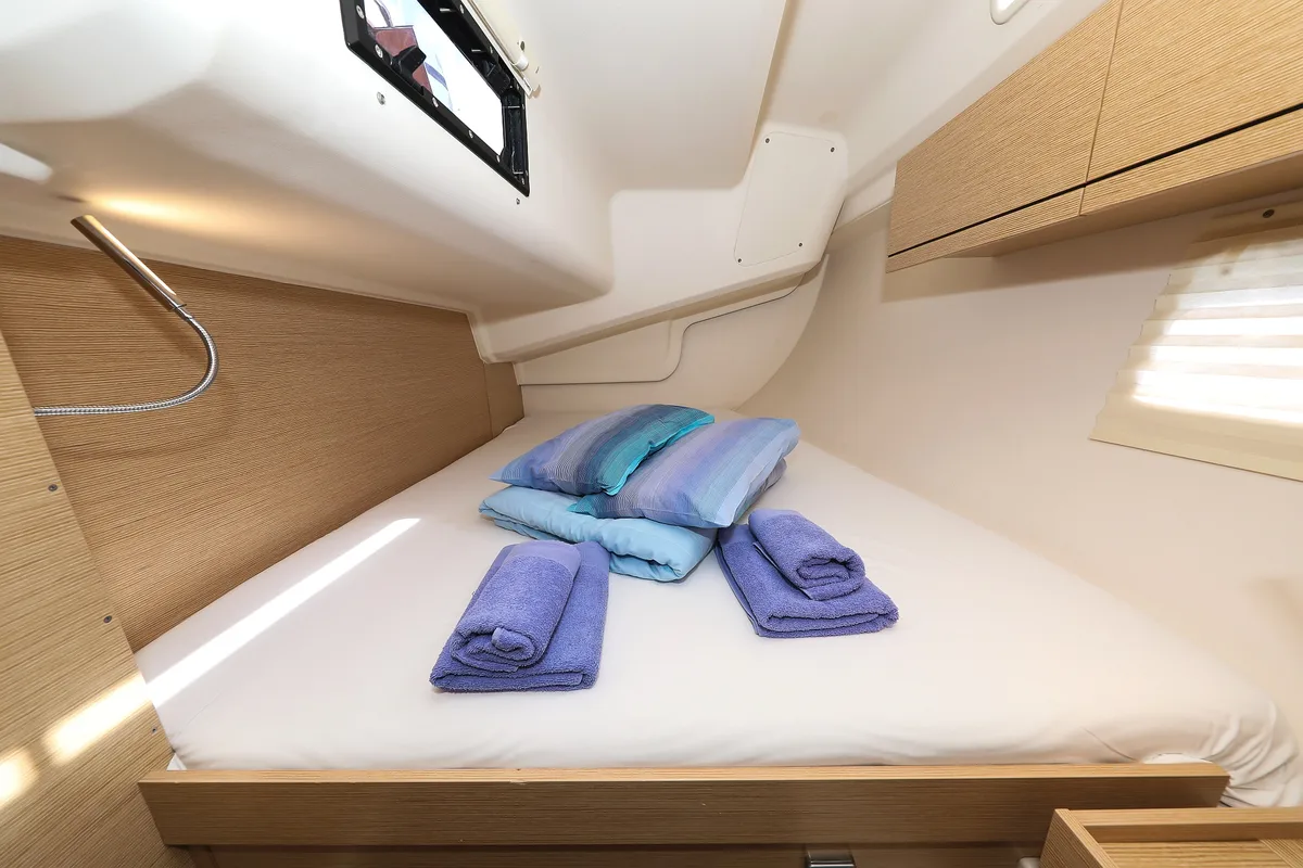 Cabin on Blue Eagle, a Hanse 418 sailboat at Grad Kaštela, Croatia