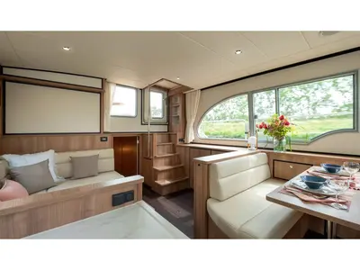 Salon of Lola II, a Linssen Grand Sturdy 40.0 AC motor yacht at Werder (Havel), Germany