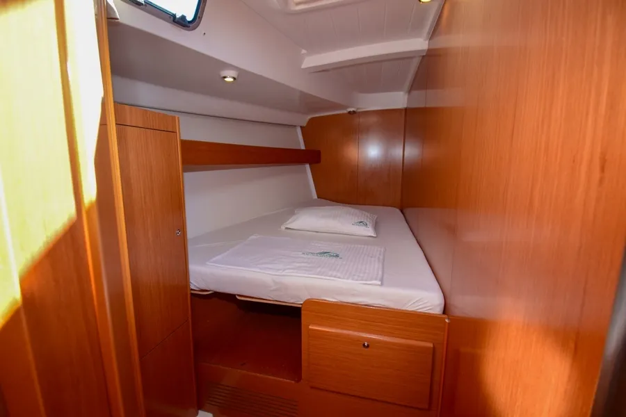 Cabin on Filyos, a Beneteau Cyclades 50.5 sailboat at Marmaris, Turkey