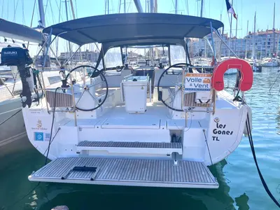 Cockpit of Les Gones, a Beneteau Oceanis 40.1 sailboat at Hyères, France