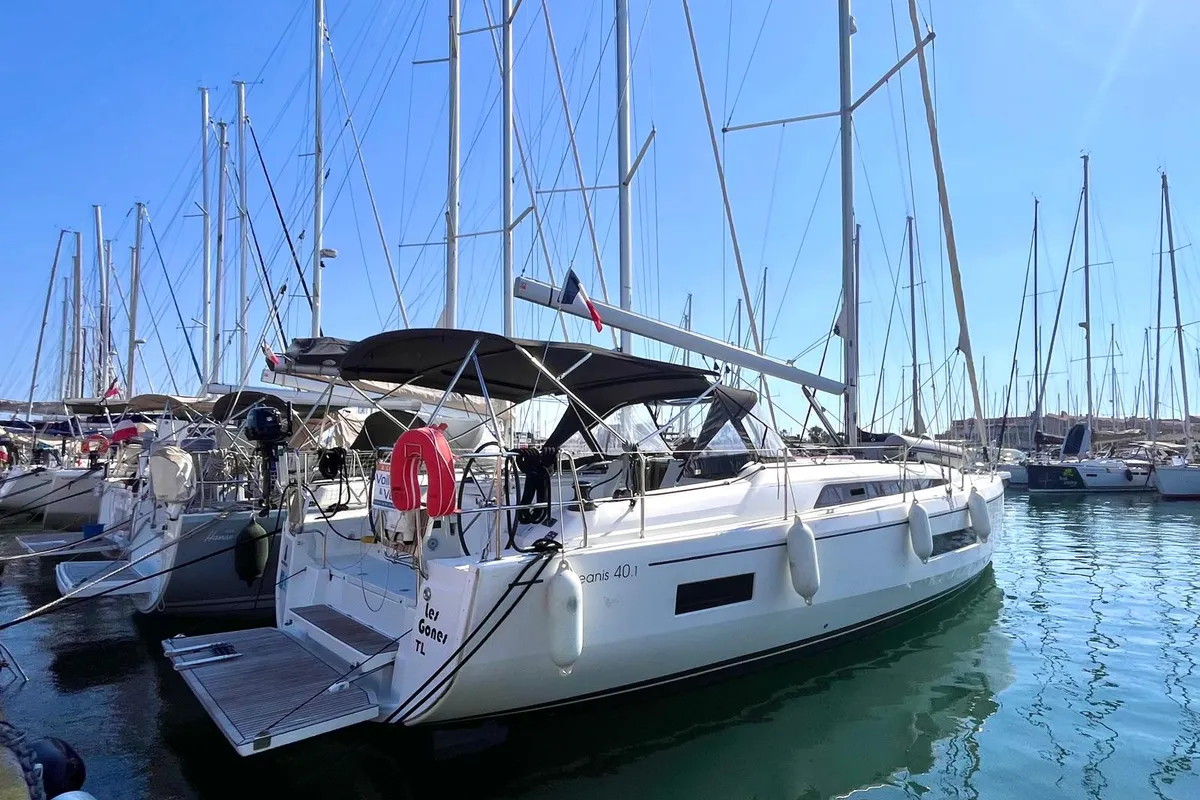 Exterior view of Les Gones, a Beneteau Oceanis 40.1 sailboat at Hyères, France