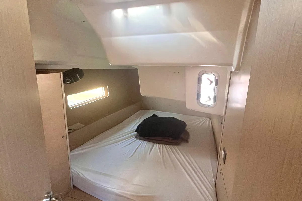 Cabin on Les Gones, a Beneteau Oceanis 40.1 sailboat at Hyères, France