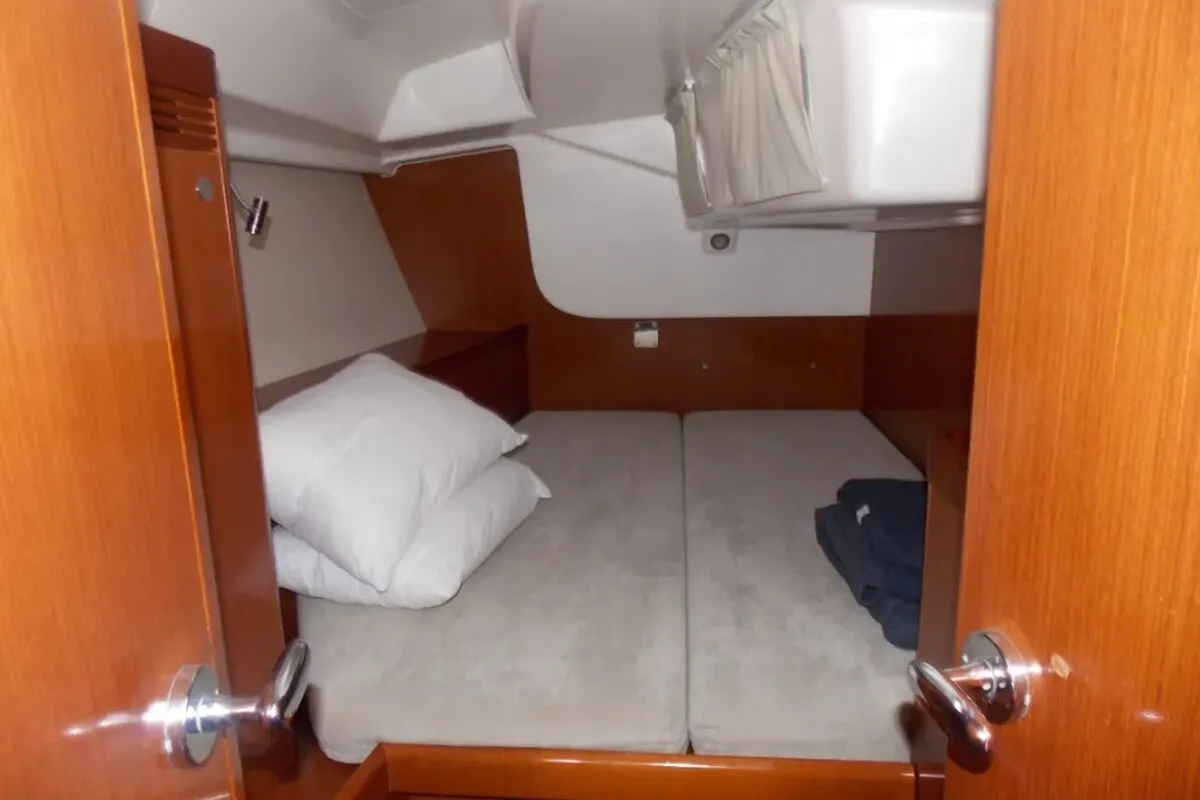 Cabin on Fani, a Beneteau Oceanis 46 sailboat at Volos, Greece