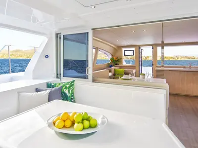 Moorings 4000/3 Club, a Leopard 40 catamaran at Uturoa, France