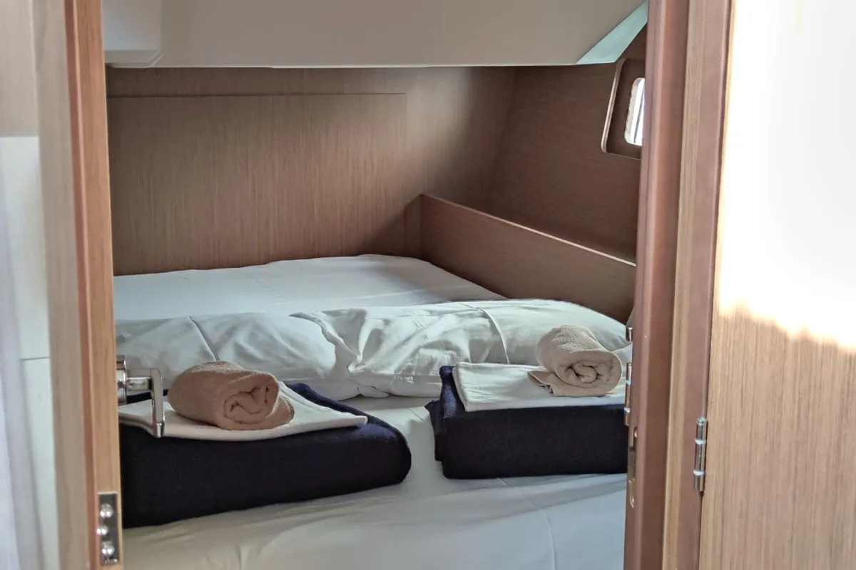 Cabin on Everest, a Beneteau Oceanis 46.1 sailboat at Rogač, Croatia