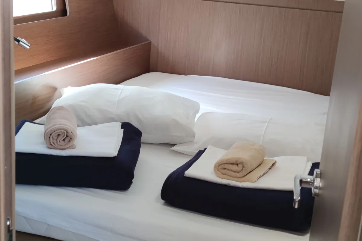 Cabin on Everest, a Beneteau Oceanis 46.1 sailboat at Rogač, Croatia
