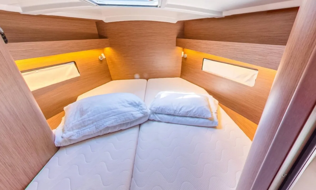 Cabin on Starlight, a Beneteau Oceanis 40.1 sailboat at Općina Medulin, Croatia