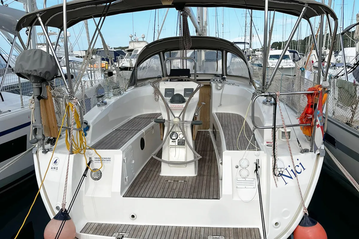 Cockpit of Nici, a Bavaria Cruiser 32 sailboat at Općina Vrsar, Croatia