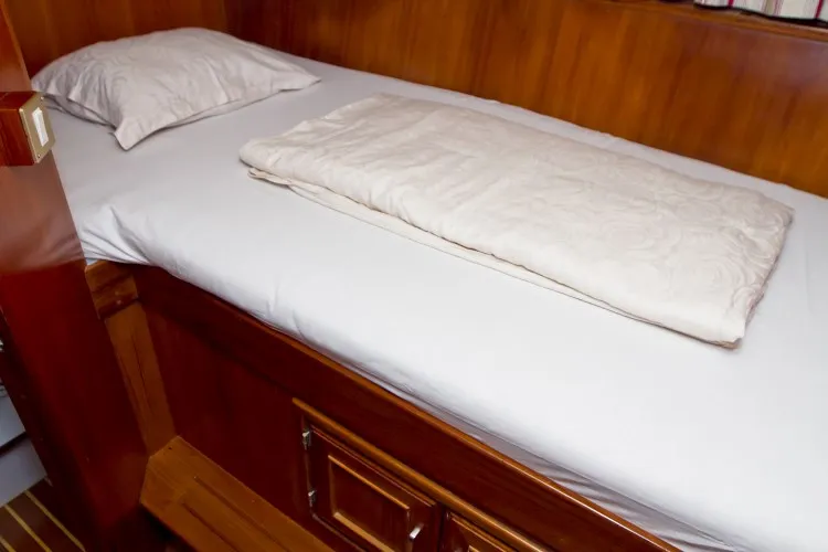 Cabin on Holiday, a Staryacht 1670 motorboat at Primošten, Croatia