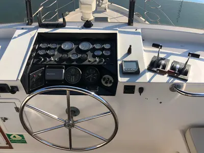 Cockpit of Holiday, a Staryacht 1670 motorboat at Primošten, Croatia