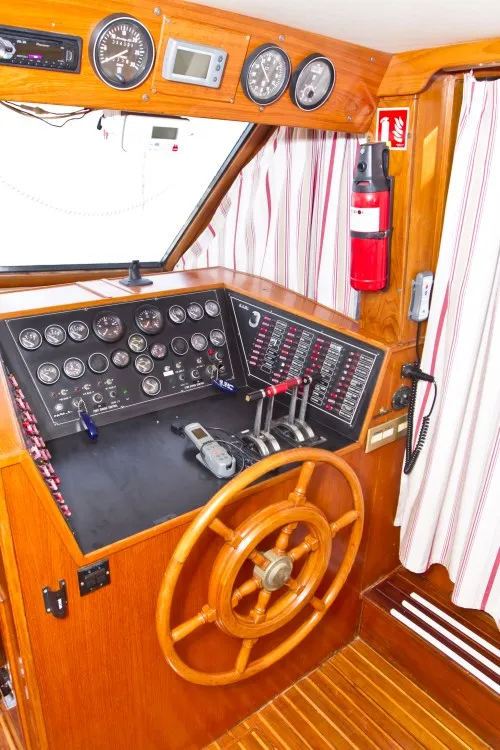 Cockpit of Holiday, a Staryacht 1670 motorboat at Primošten, Croatia