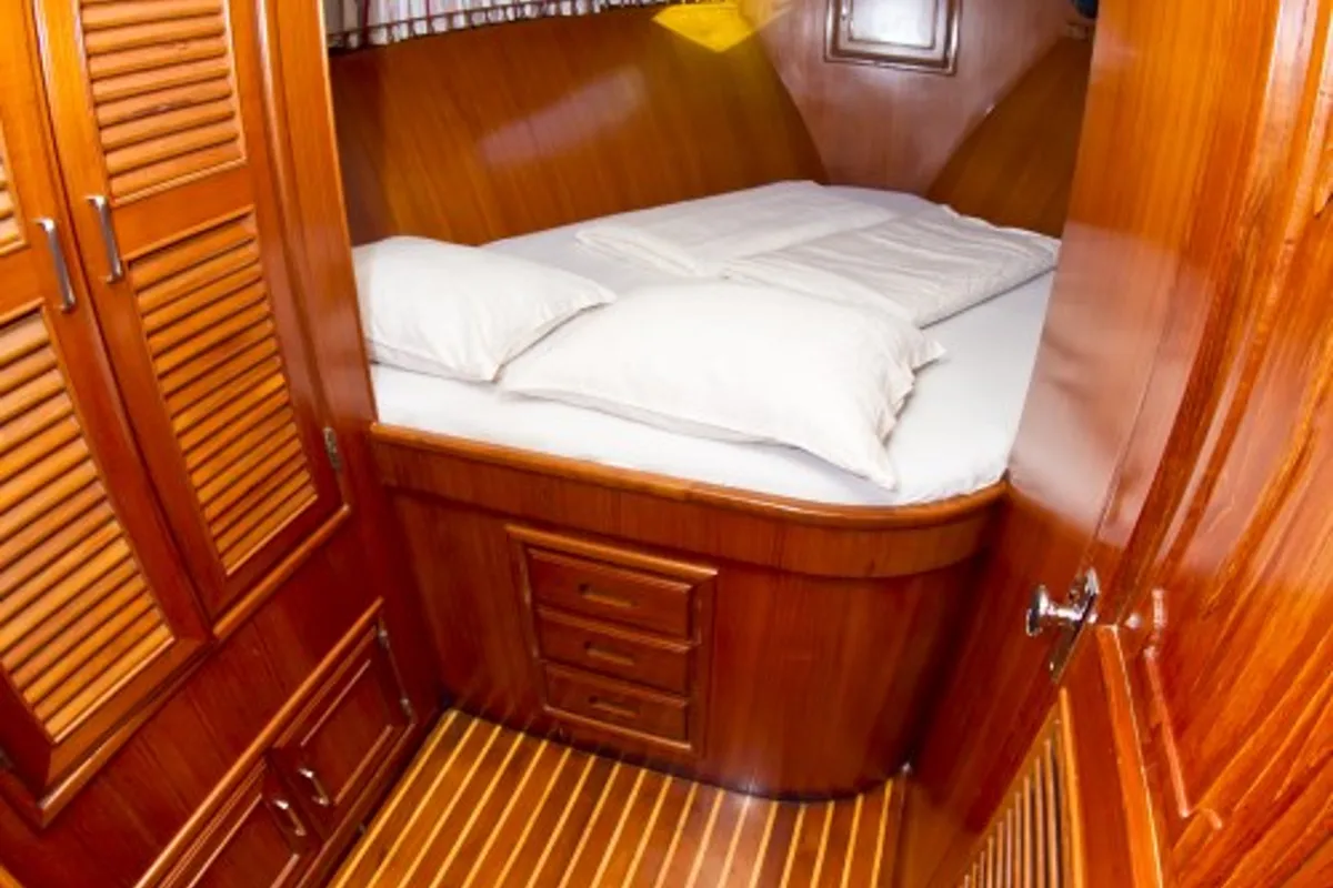 Cabin on Holiday, a Staryacht 1670 motorboat at Primošten, Croatia