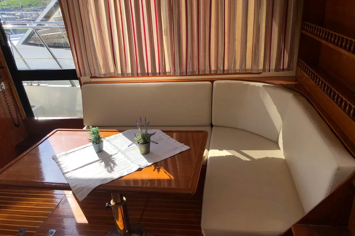 Salon of Holiday, a Staryacht 1670 motorboat at Primošten, Croatia