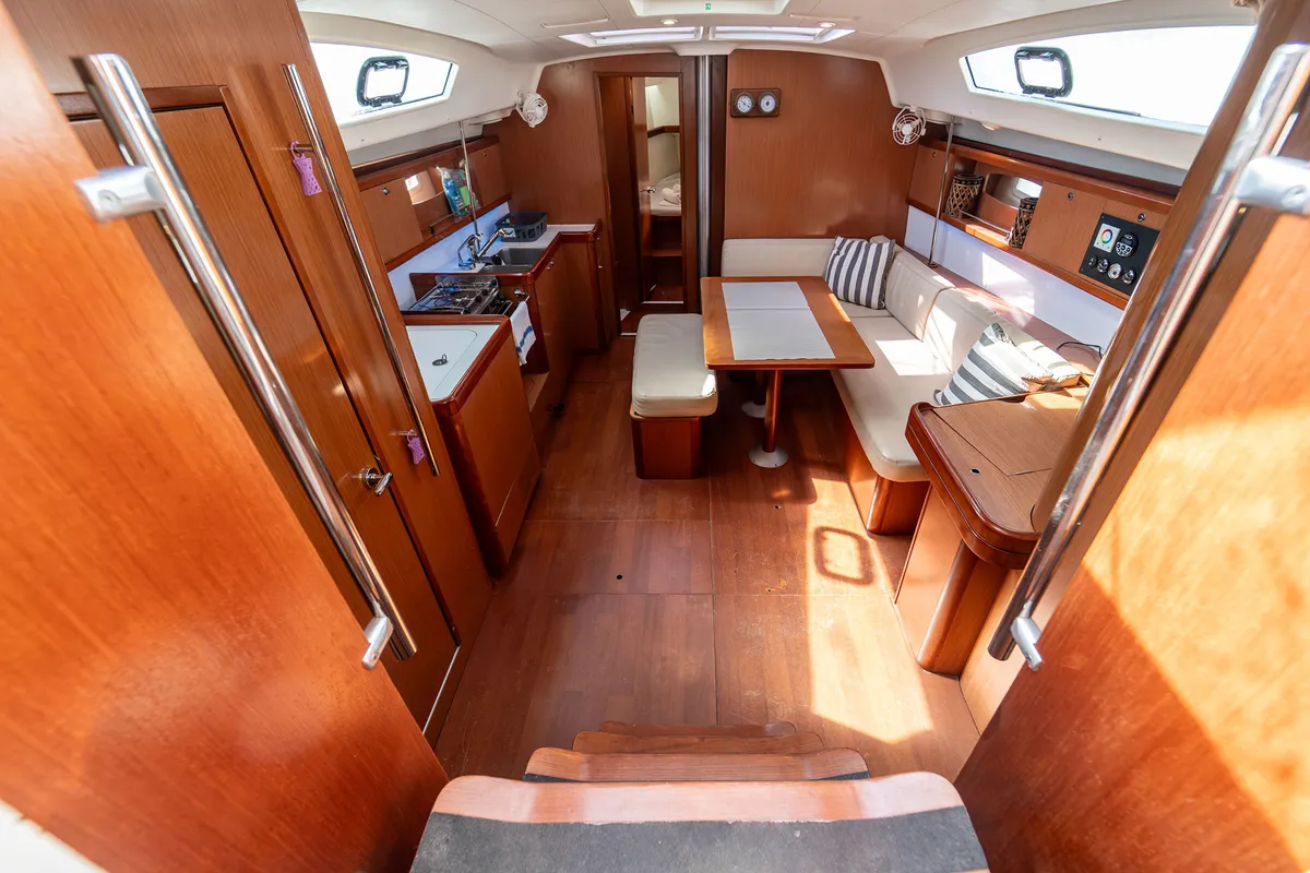 Salon of Errika, a Beneteau Oceanis 43 sailboat at Kavala, Greece