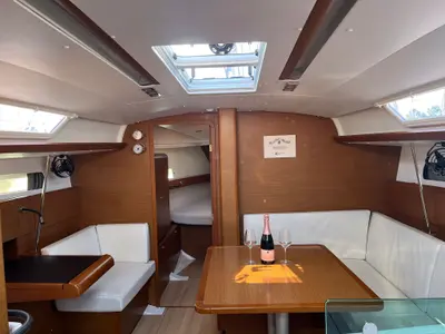 Salon of Bowie, a Jeanneau Sun Odyssey 419 sailboat at Sukošan, Croatia