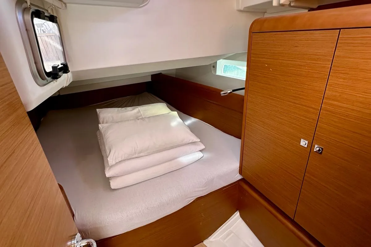 Cabin on Bowie, a Jeanneau Sun Odyssey 419 sailboat at Sukošan, Croatia