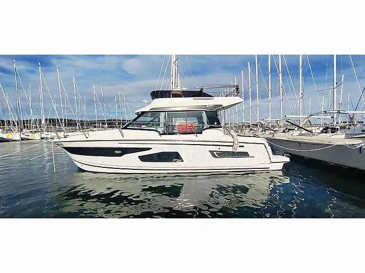 Exterior view of Morska Vila, a Jeanneau Merry Fisher 1095 FLY motorboat at Općina Pakoštane, Croatia
