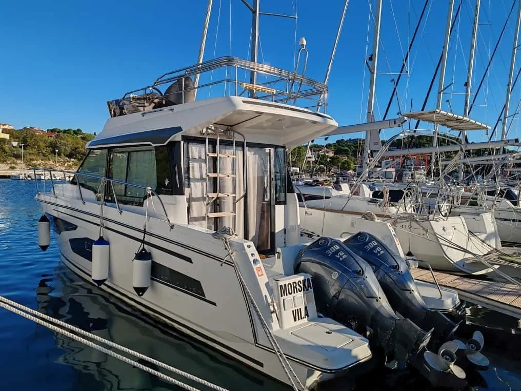 Exterior view of Morska Vila, a Jeanneau Merry Fisher 1095 FLY motorboat at Općina Pakoštane, Croatia