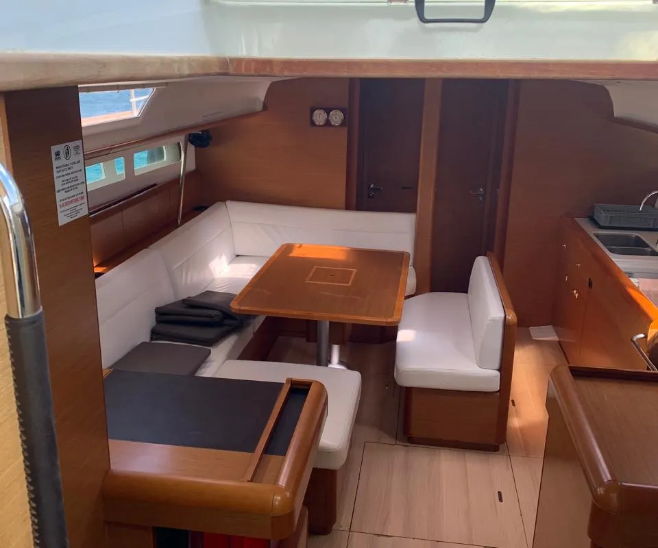Salon of Aquaholic, a Jeanneau Sun Odyssey 519 sailboat at Municipal Unit of Ellomenos, Greece