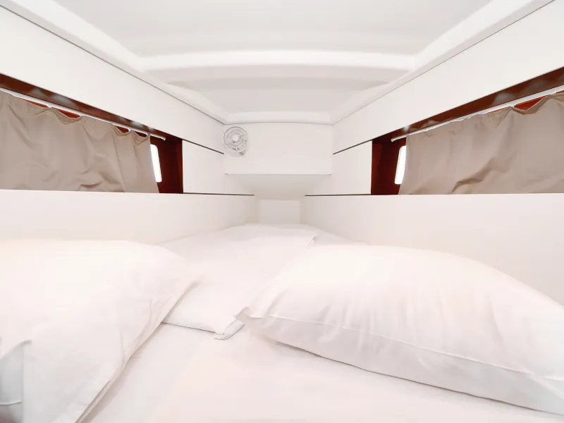 Cabin on Idila, a Beneteau Oceanis 35.1 sailboat at Općina Sukošan, Croatia