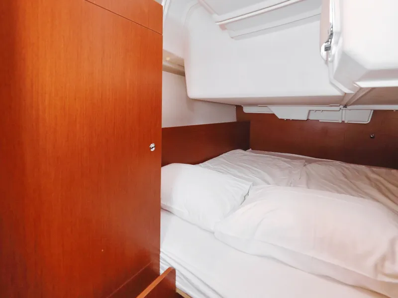 Cabin on Idila, a Beneteau Oceanis 35.1 sailboat at Općina Sukošan, Croatia