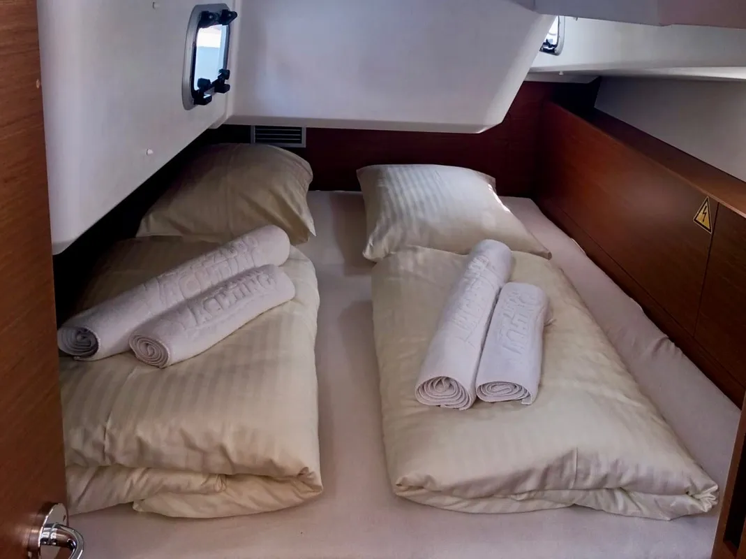 Cabin on Ma Cherie, a Jeanneau Sun Odyssey 490 sailboat at Šibenik, Croatia