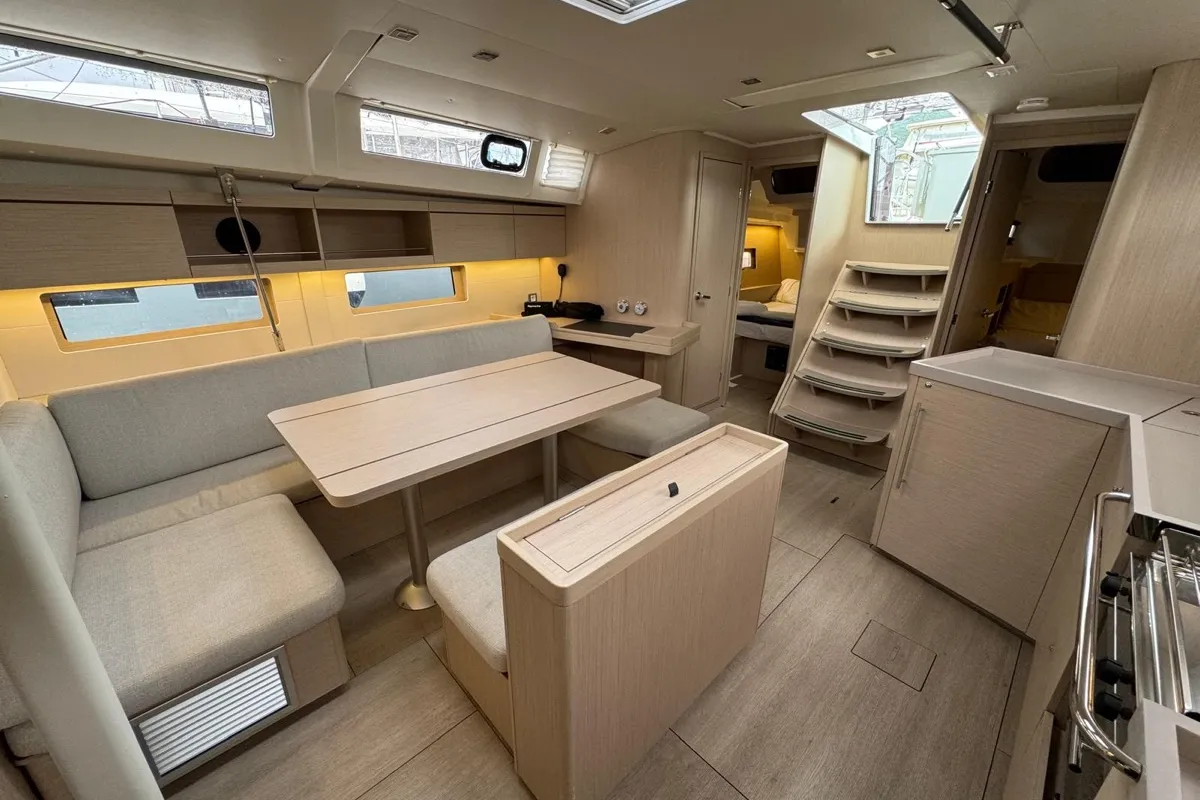 Salon of Callisto, a Beneteau Oceanis 46.1 sailboat at Salerno, Italy