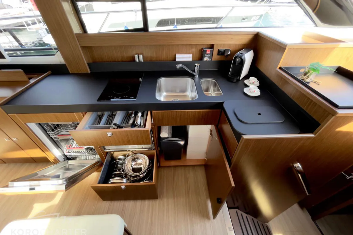 Spaceship, a Bavaria Virtess 420 Fly motor yacht at Punat, Croatia