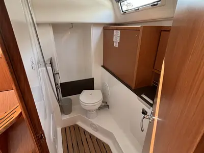 Head on 3 Lune, a Bavaria Cruiser 34 sailboat at Grad Pula, Croatia